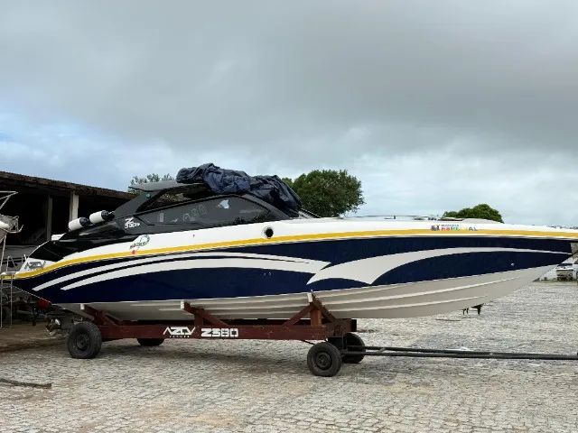 Lancha Azov 380 Seminova - Apenas 45h de Uso - Foto 8