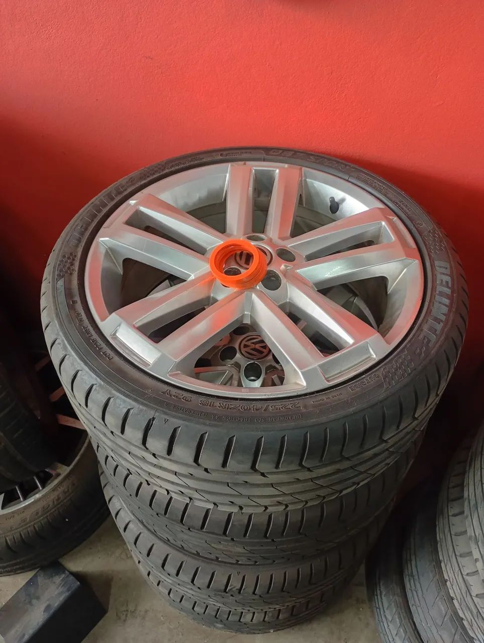 Jogo de Rodas com Pneus 225/40 R18