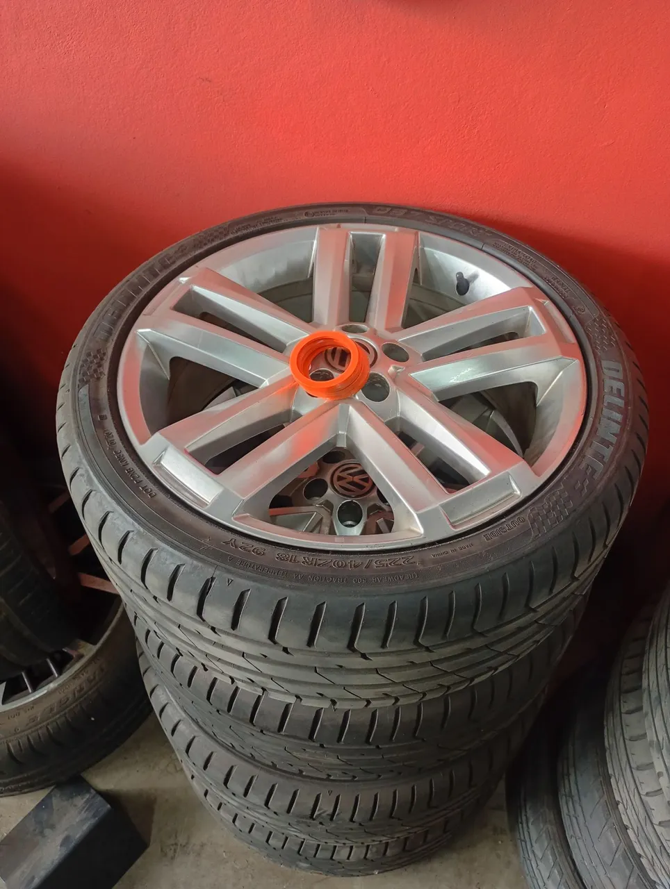 Jogo de Rodas com Pneus 225/40 R18