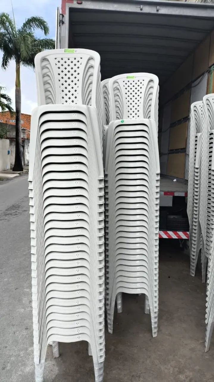 Cadeiras Plásticas Brancas Empilháveis - Ótimo Preço! - Foto 4