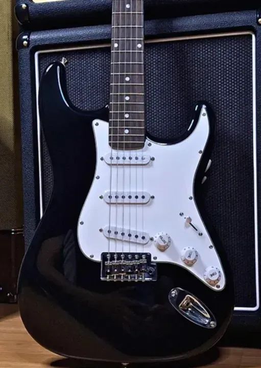 Kit Guitarra elétrica Condor RX-10 Stratocaster Preta com Cubo, Cabo e Capa - Foto 4