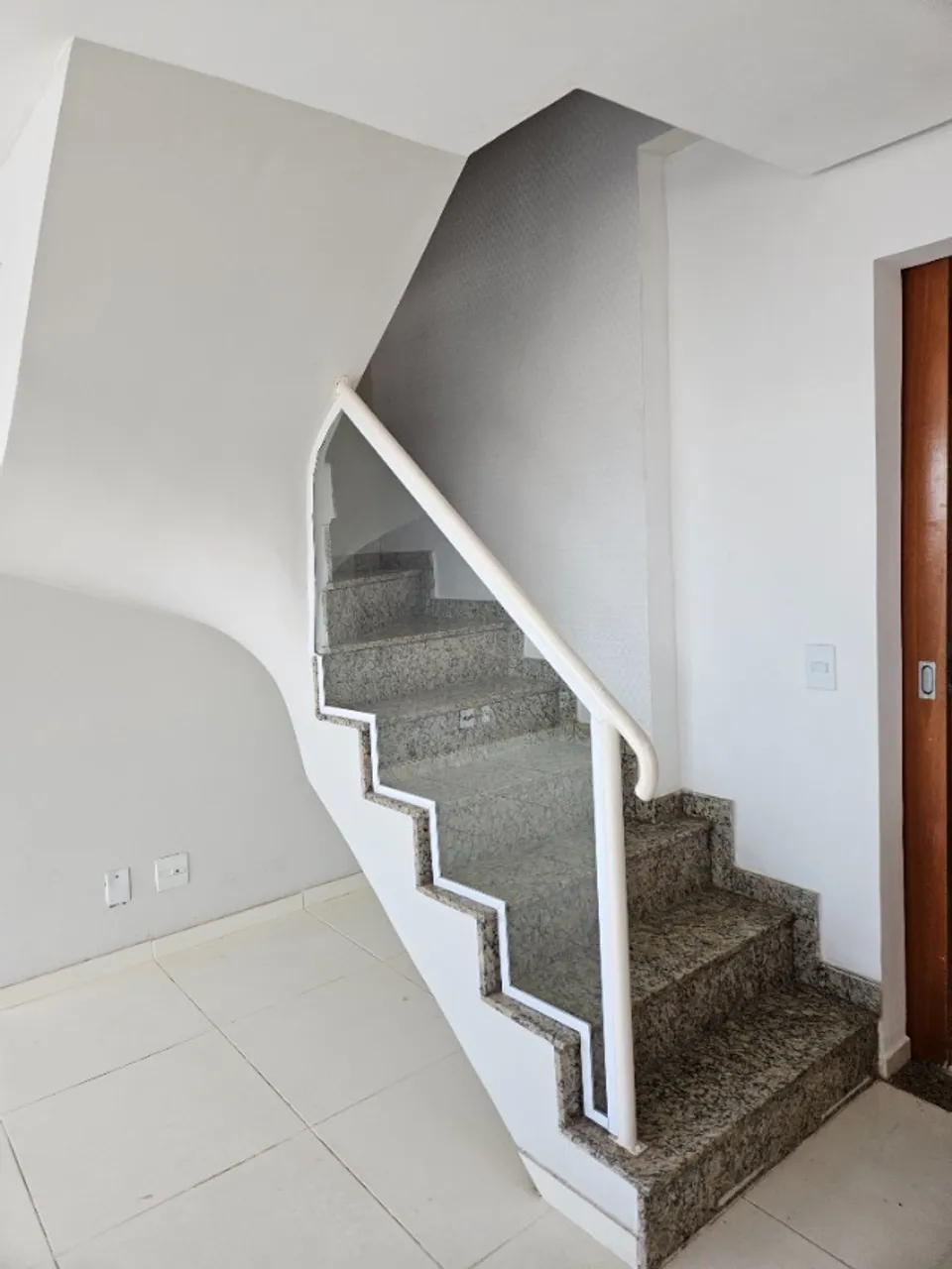 Apartamento 3 quartos , 4 banheiros, frente ao metro