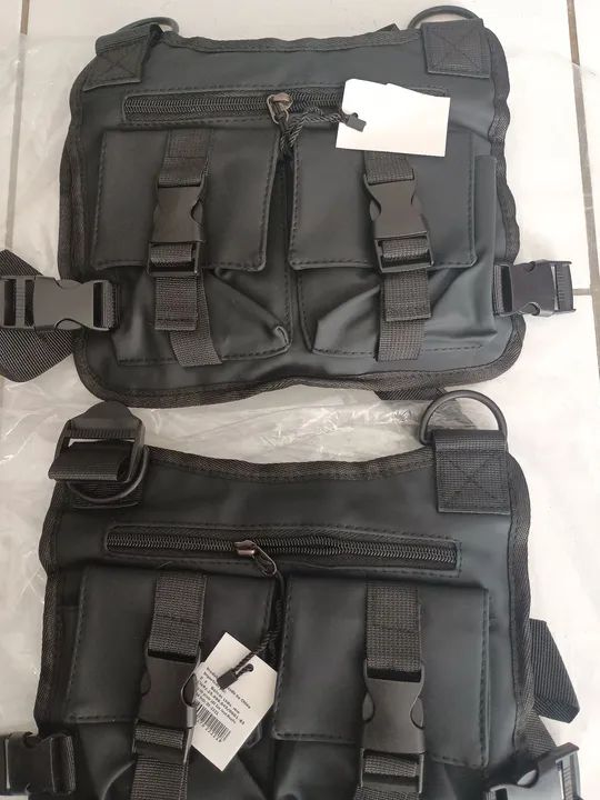 Mochila de Peito Preta com Múltiplos Bolsos 55,00 REAIS. - Foto 2