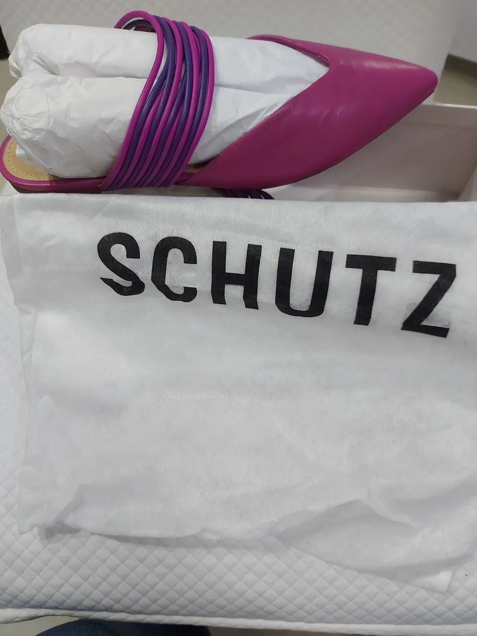 Sandália Schutz Rosa com Detalhes em Roxo