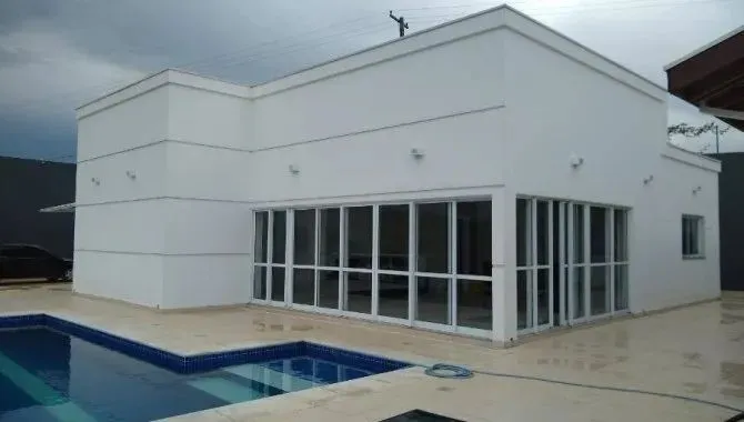 Casa de condomínio para venda tem 317 metros quadrados com 3 quartos