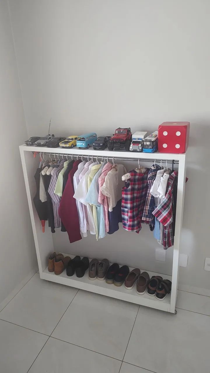 Cabideiro MDF p/ roupas infantis 
