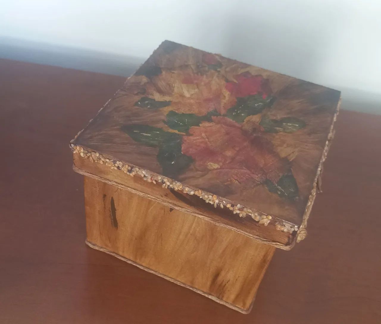 Caixa Decorativa Artesanal com Flores