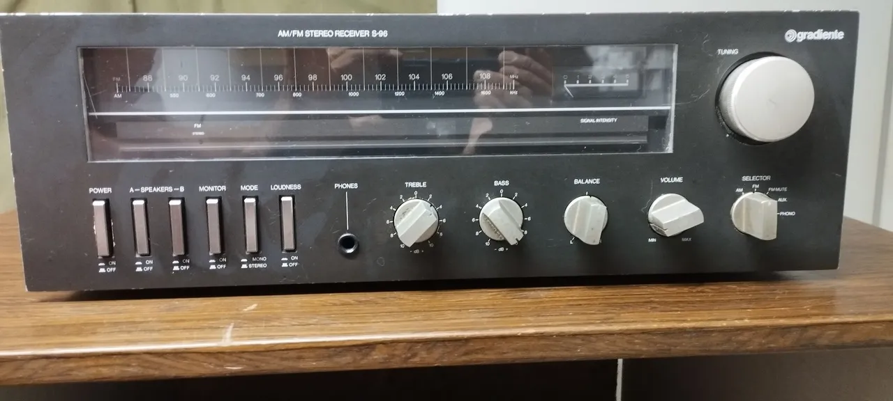 Gradiente S-96 - Receiver Estéreo AM/FM