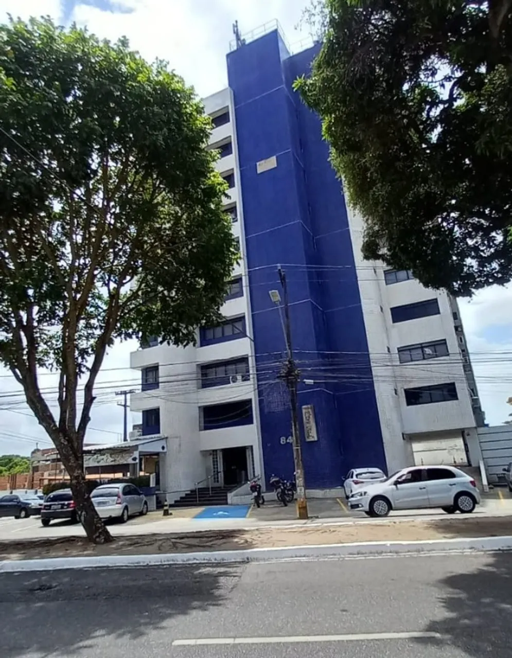 Sala Comercial no Centro com 35m2, ficando localizada na Av. João Machado.