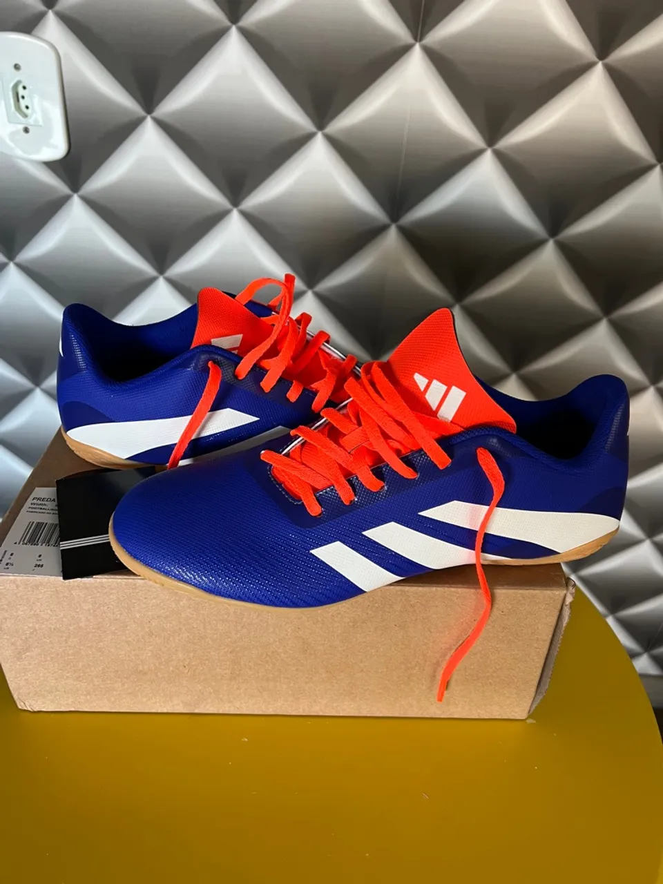 Chuteira de futsal adidas 