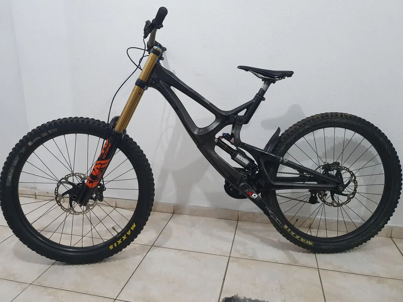 Bicicleta de downhill Intense M16 carbono
