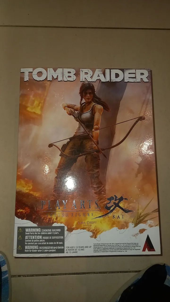 Play Arts Kai ORIGINAl - Tomb Raider - Lara Croft