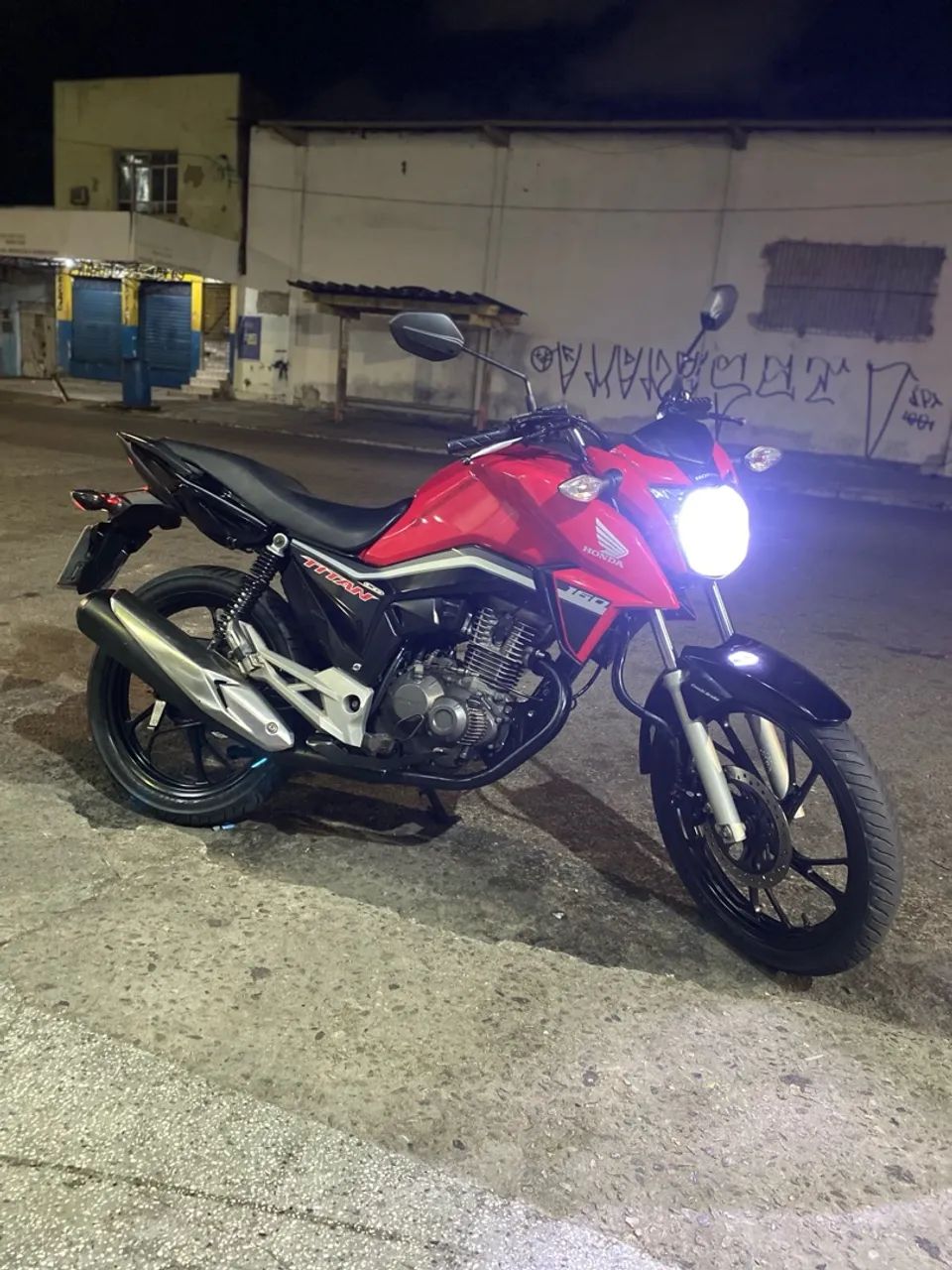 Titan 160