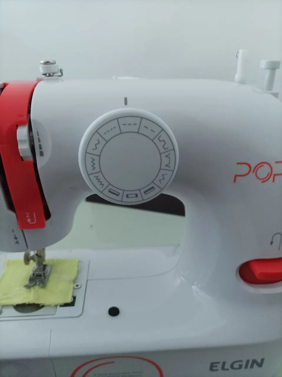 Máquina de costura portátil Elgin Pop nunca usada! - Foto 5