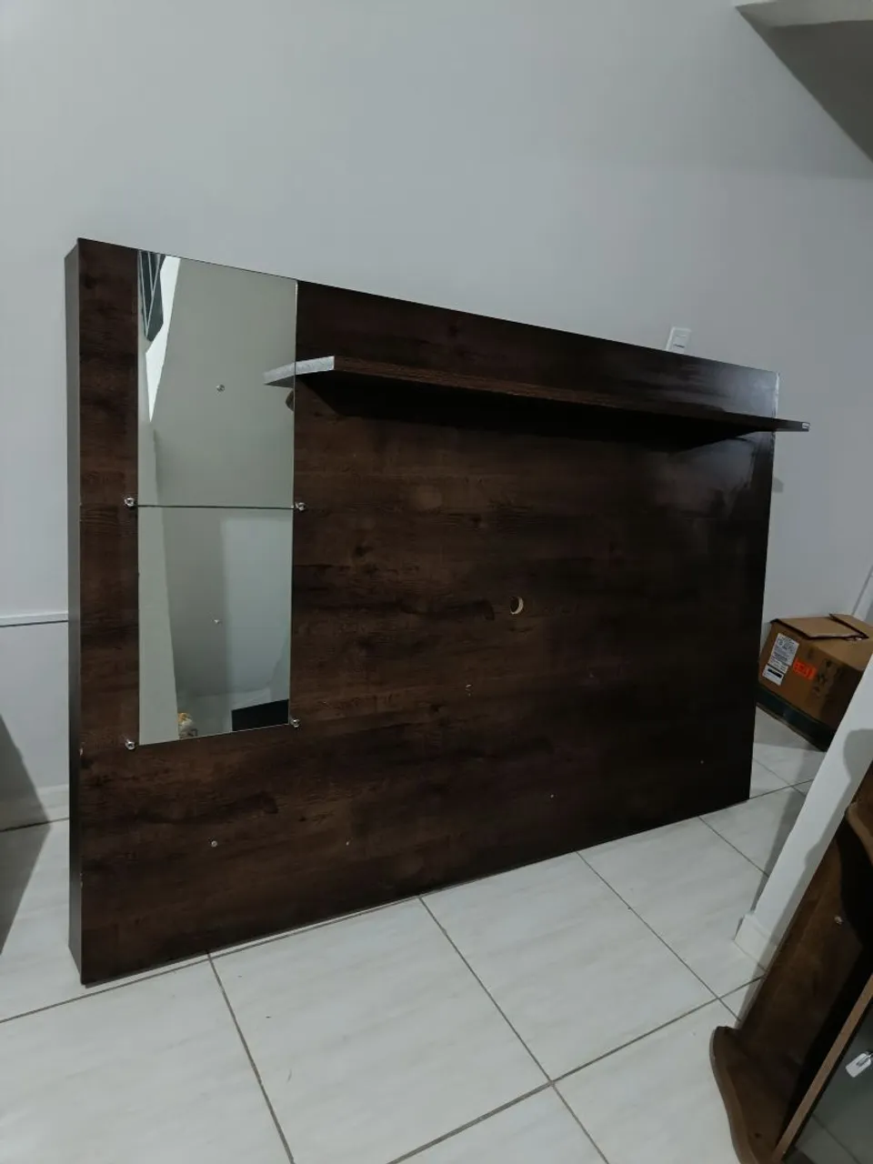Painel para TV até 43, com espelho e prateleira