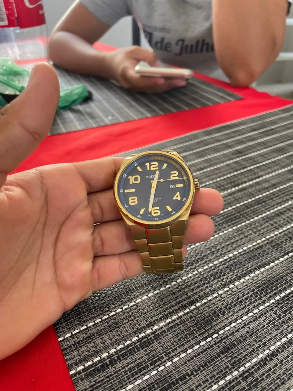 Vendo esse relógio aí está novo