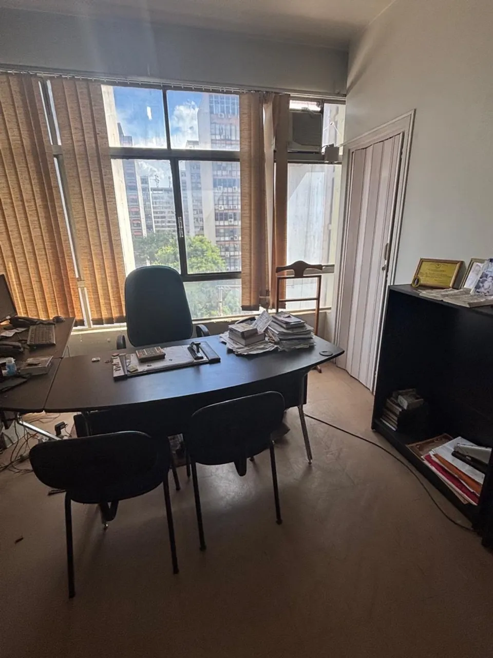 Vendo sala comercial no ED. Márcia