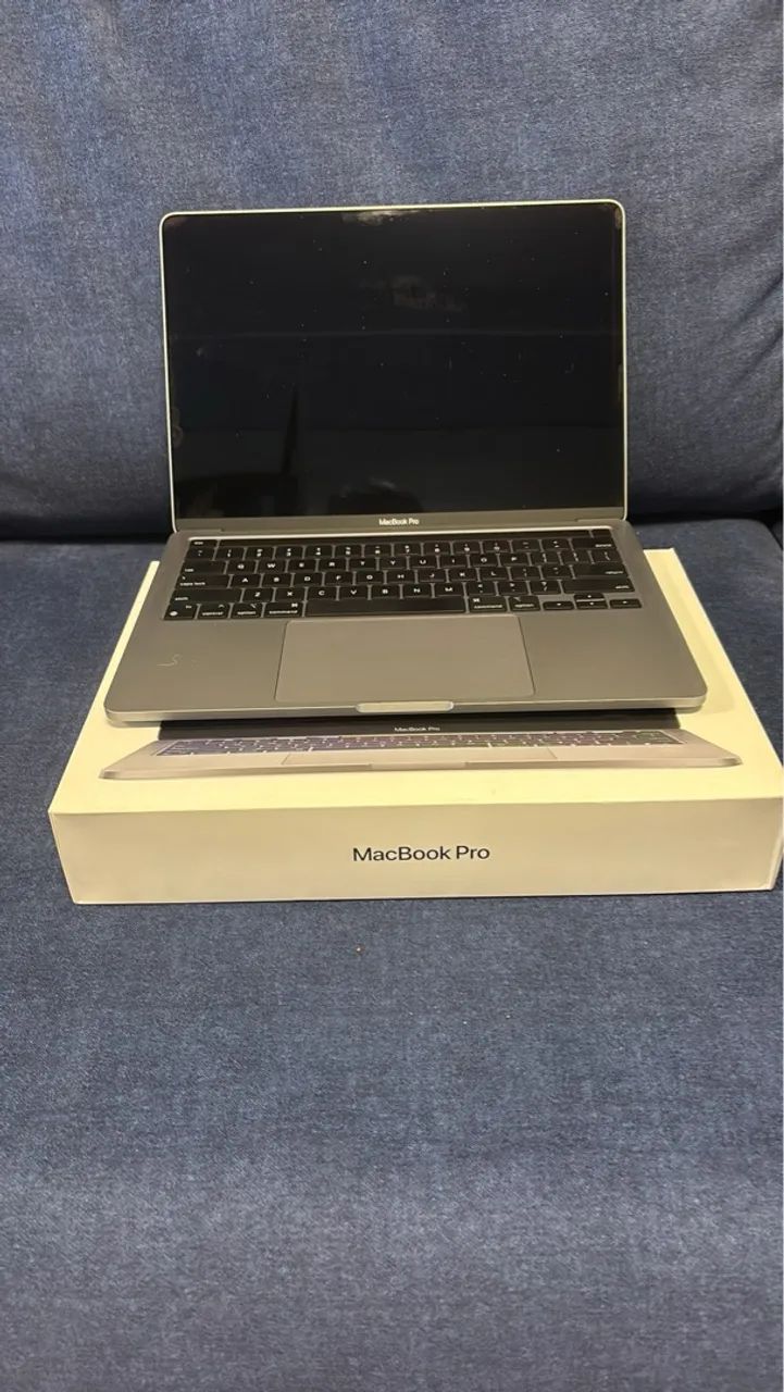 MacBook Pro 13 pol., 16 GB de RAM e 512 GB de SSD 