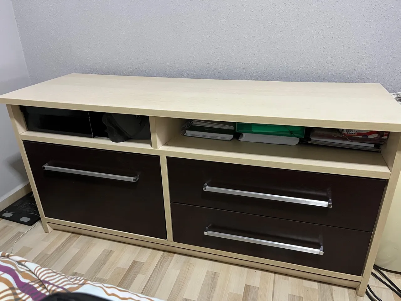 Cômoda / Rack com gavetas e nichos