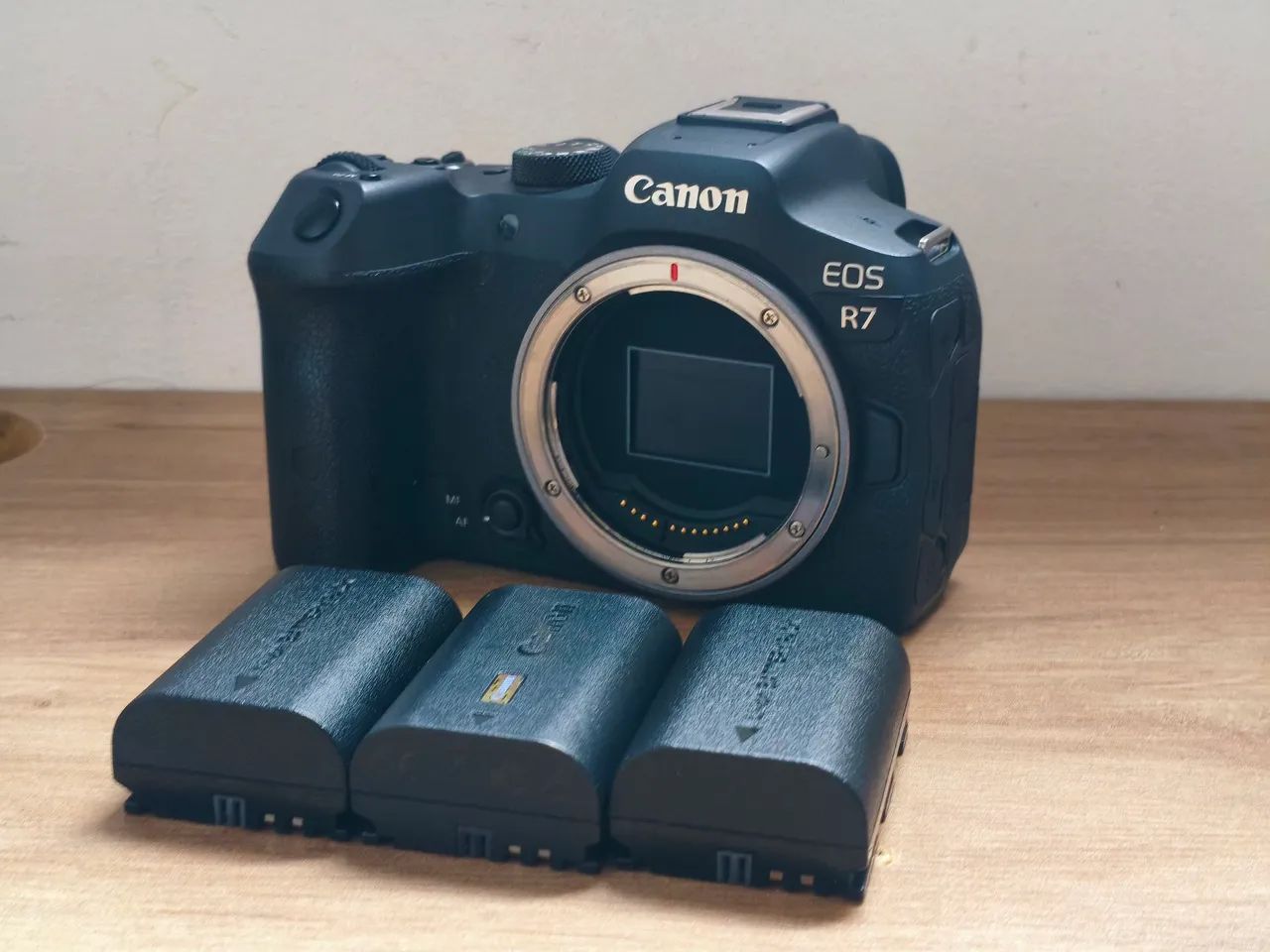 Canon R7 corpo + 3 baterias  - Foto 2