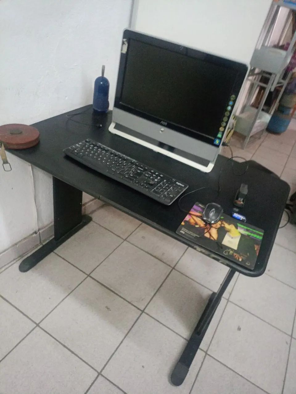 Escrivaninha semi-nova 