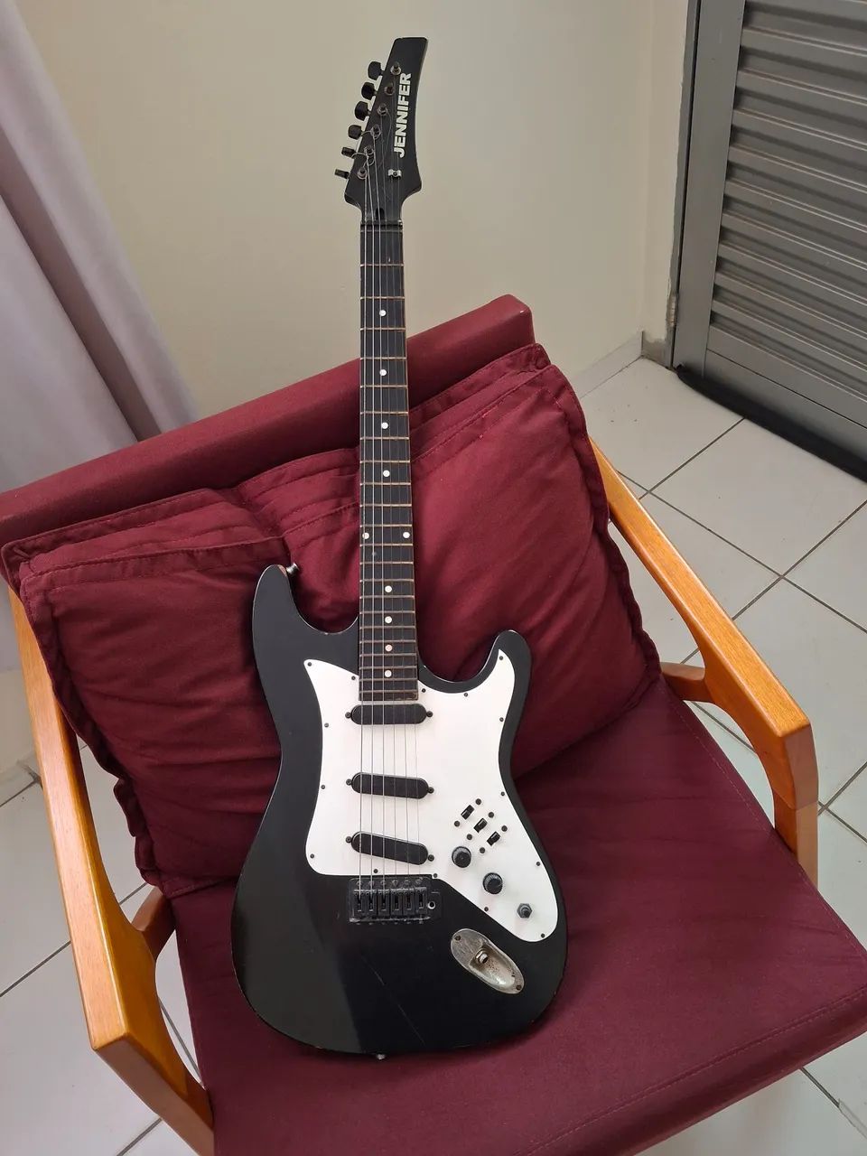 Guitarra Elétrica Jennifer Stratocaster