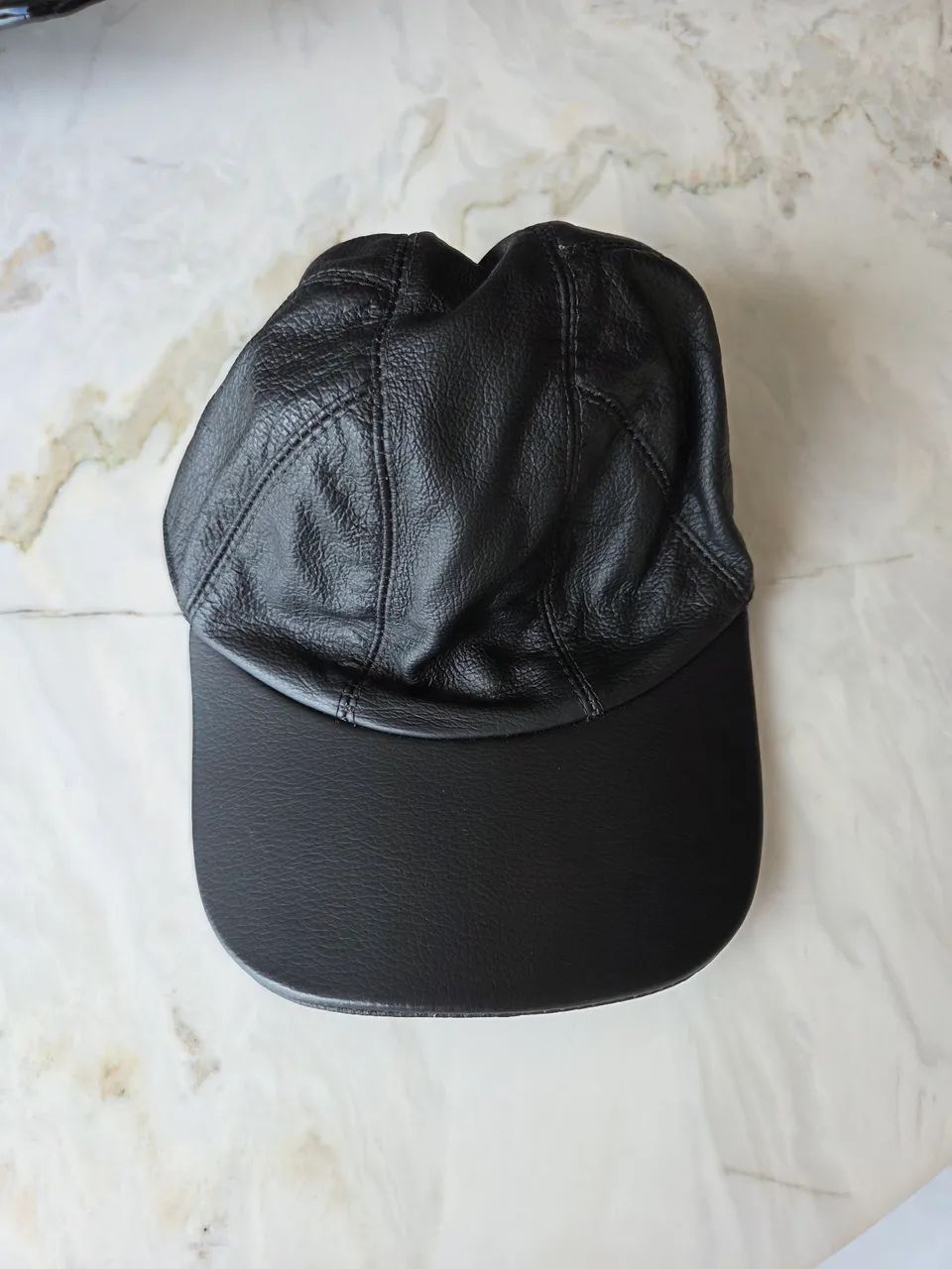 Boné preto couro legítimo 