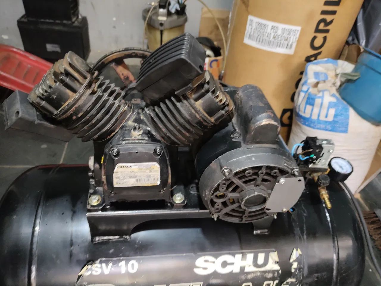 Compressor de Ar Schulz Pro CSV 10/110 10 pés 100 Litros - 110/220v Monofásico - Foto 3