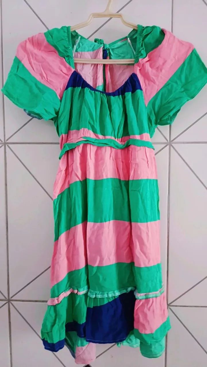 Vestido listrado rosa com verde e azul