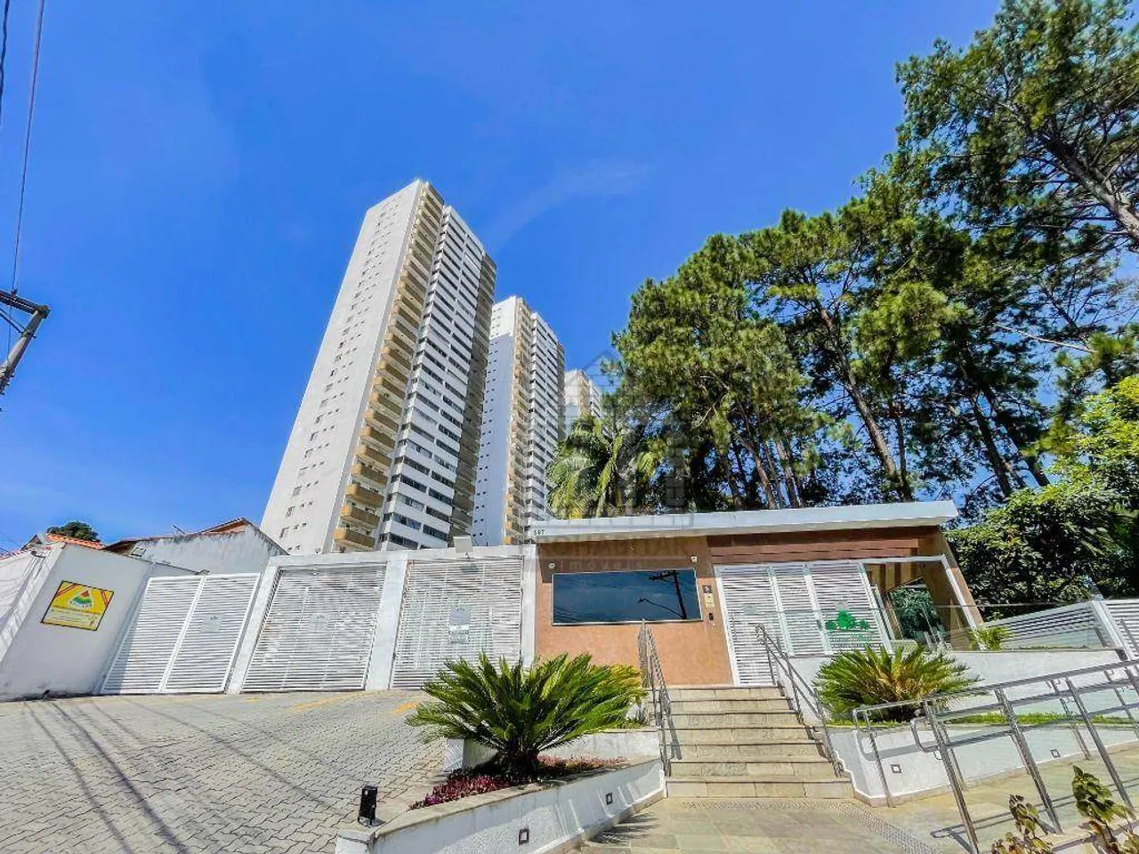 Apartamento com 3 dormitórios para alugar na Cidade Dutra