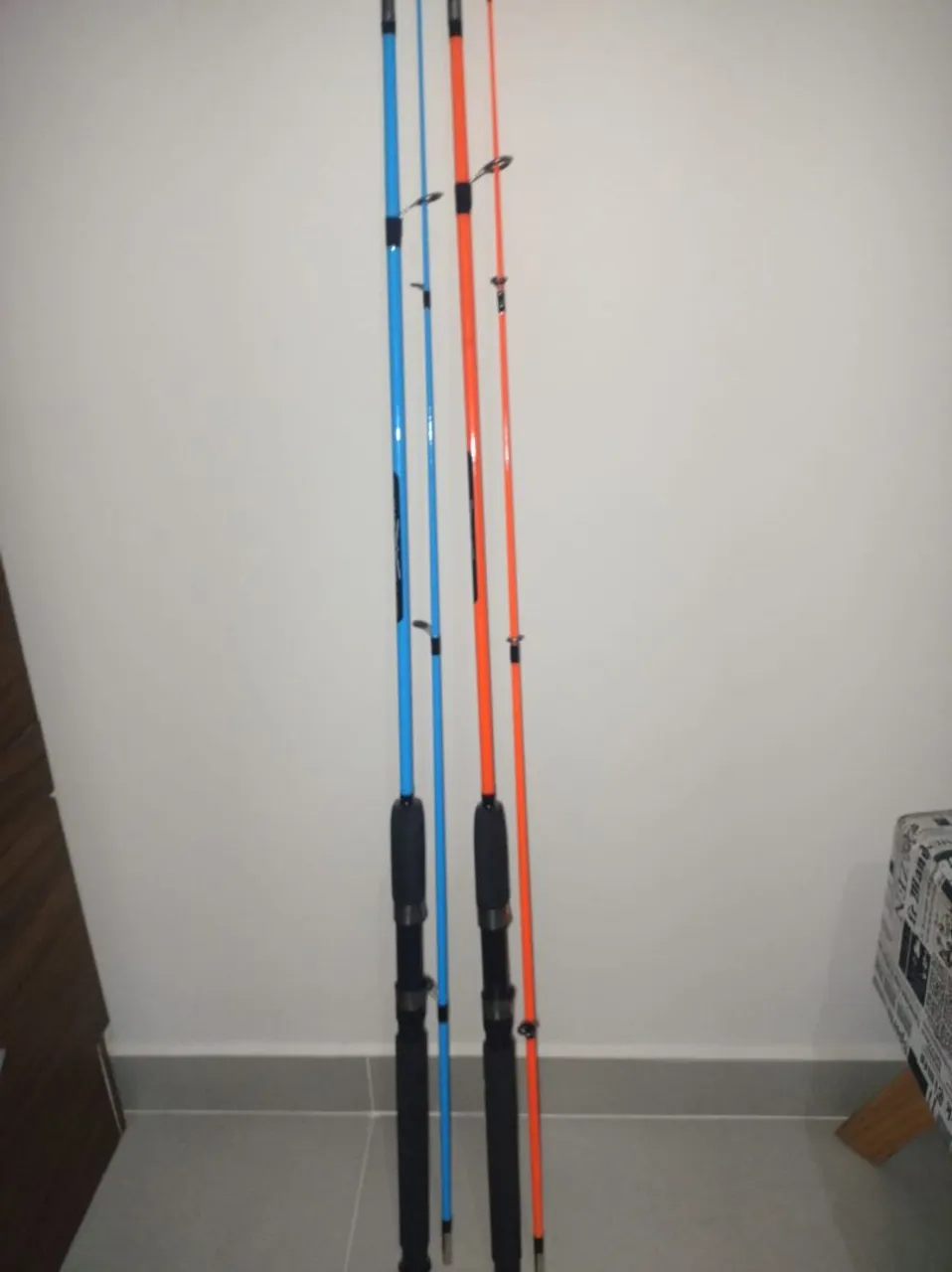 Varas de pesca esportiva.