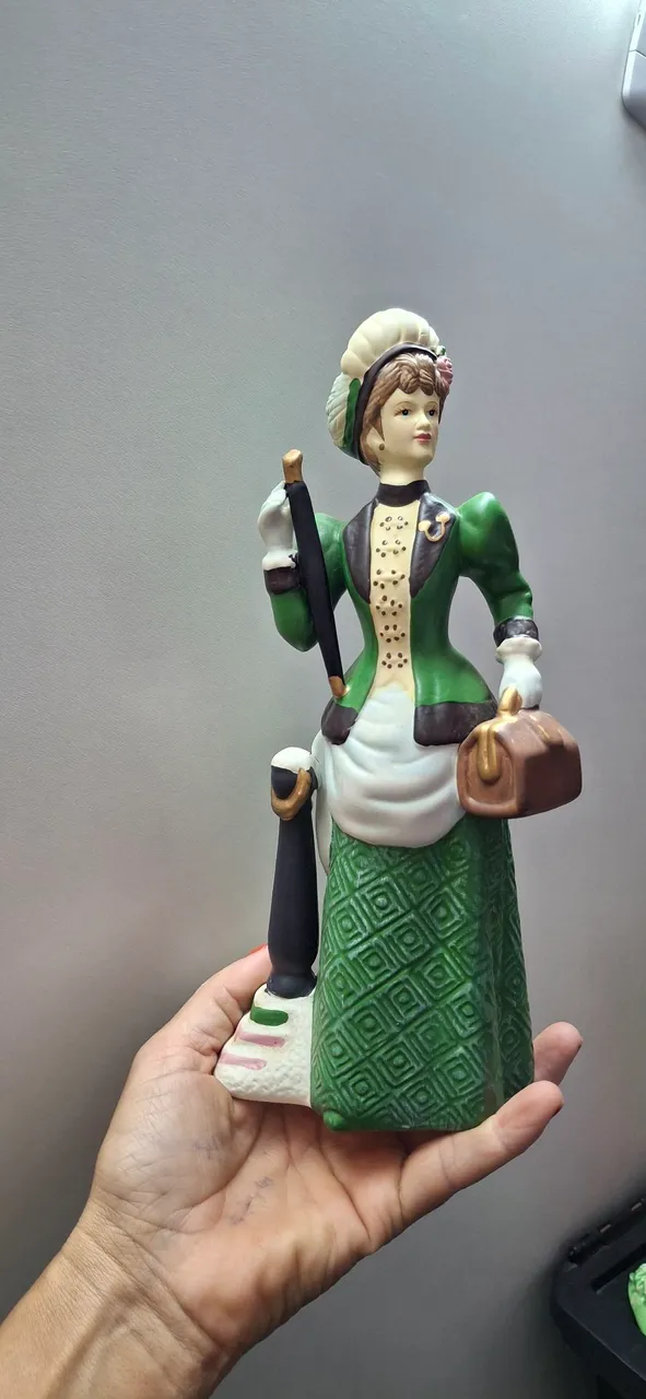 Troféu Mrs. Albee 2014 Estatueta de porcelana - Dama com guarda-chuva