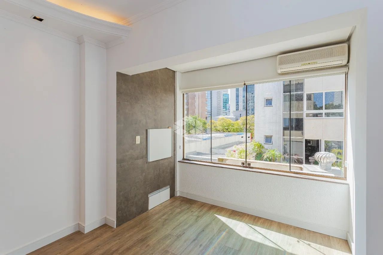 Apartamento de 2 dormitórios e 64m2 no bairro Rio Branco em Porto Alegre - Foto 3