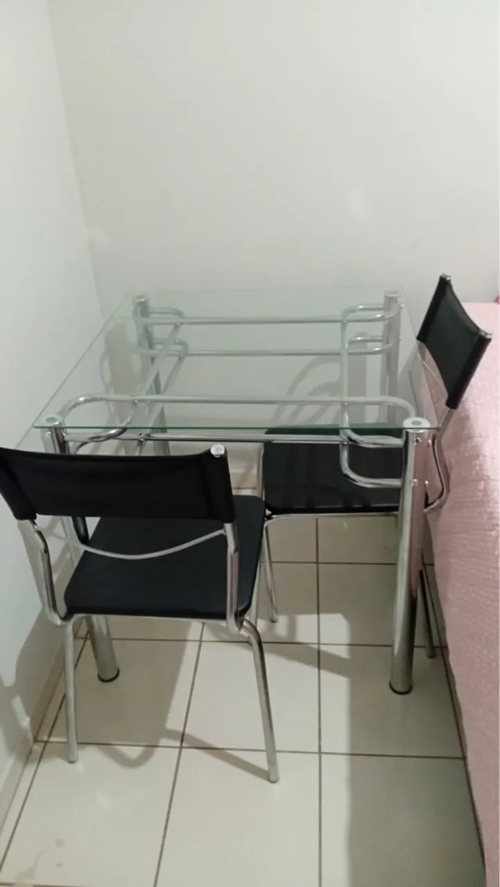 Mesa de jantar com 4 cadeiras