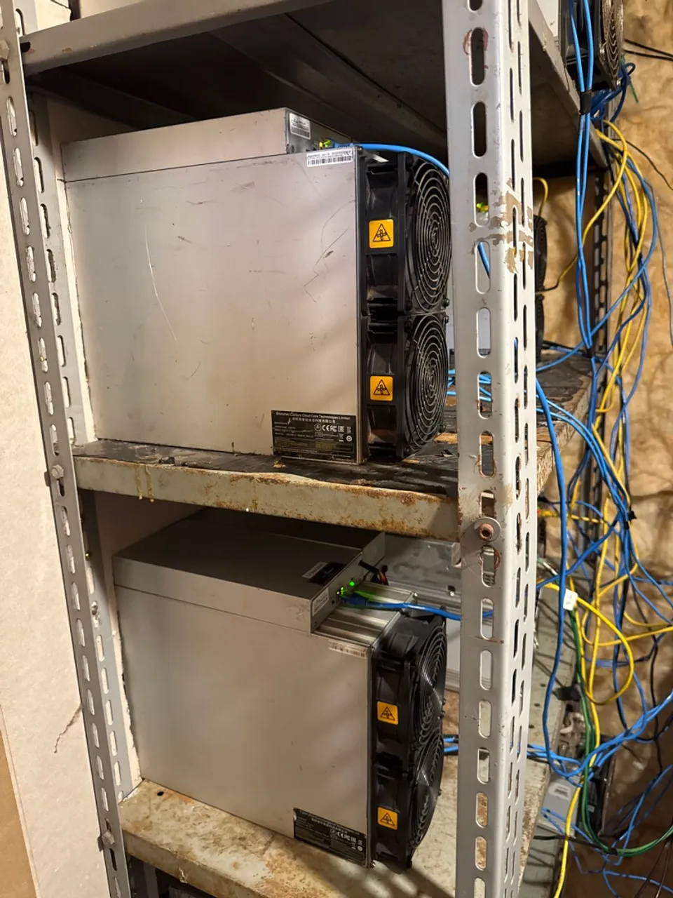 Máquina de minerar BTC S19 100T