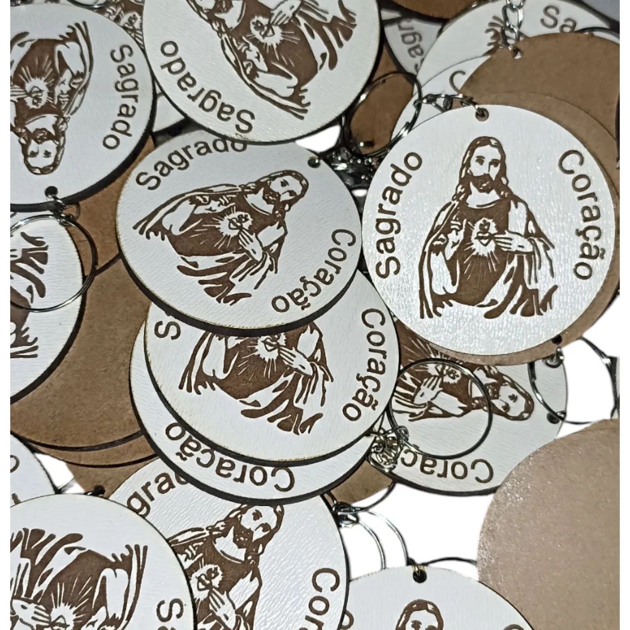 Chaveiro em MDF branco gravação de preenchimento 