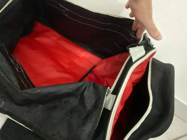 Bolsa Esportiva Wilson Compacta 40L Alça Reforçada Ajustável Sacola