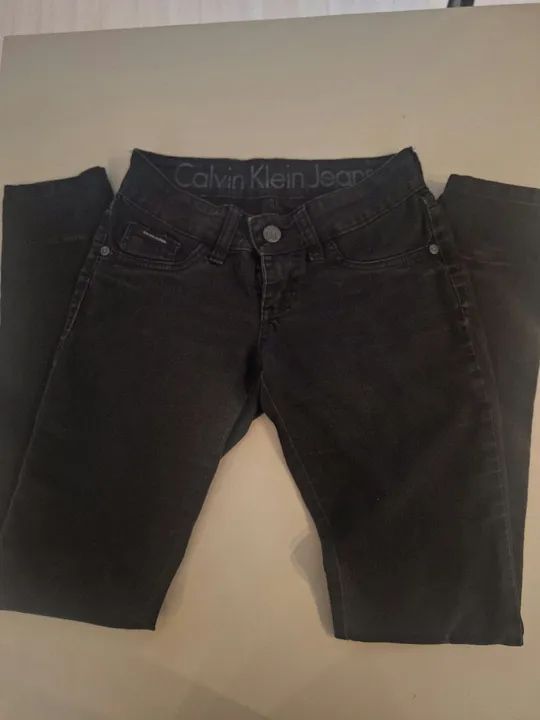 Calça jeans Calvin Klein preta - Foto 4