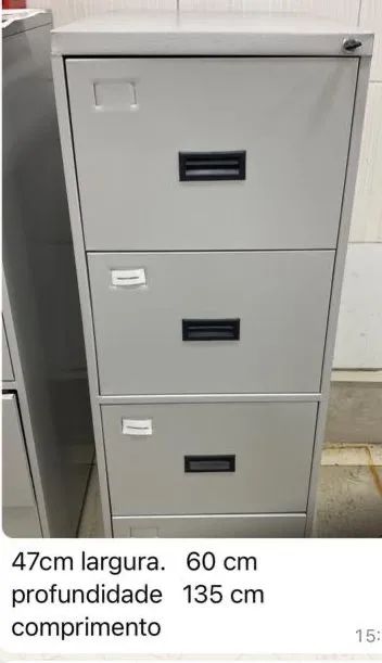 Armário de aço com 4 gavetas