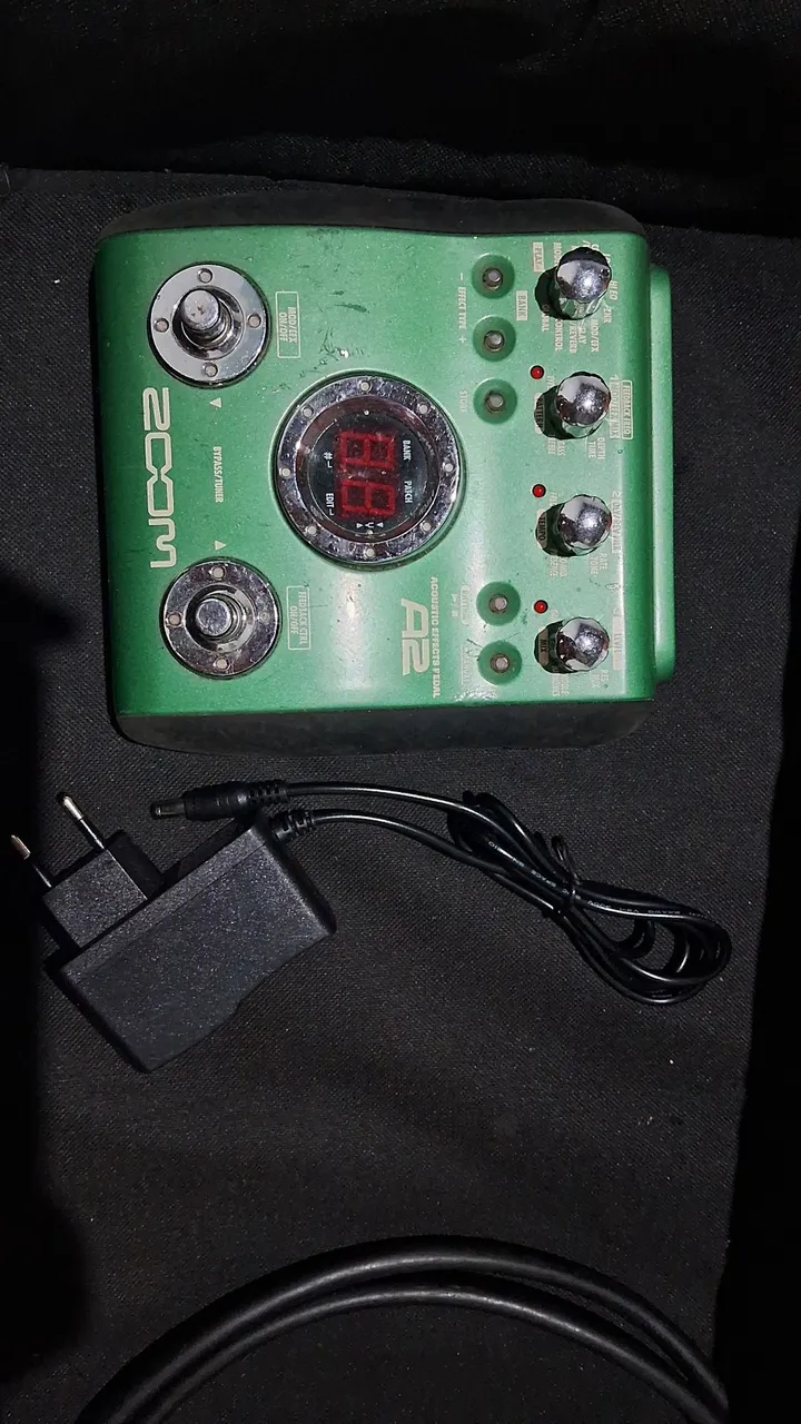 Pedal de efeito acústico Zoom A2