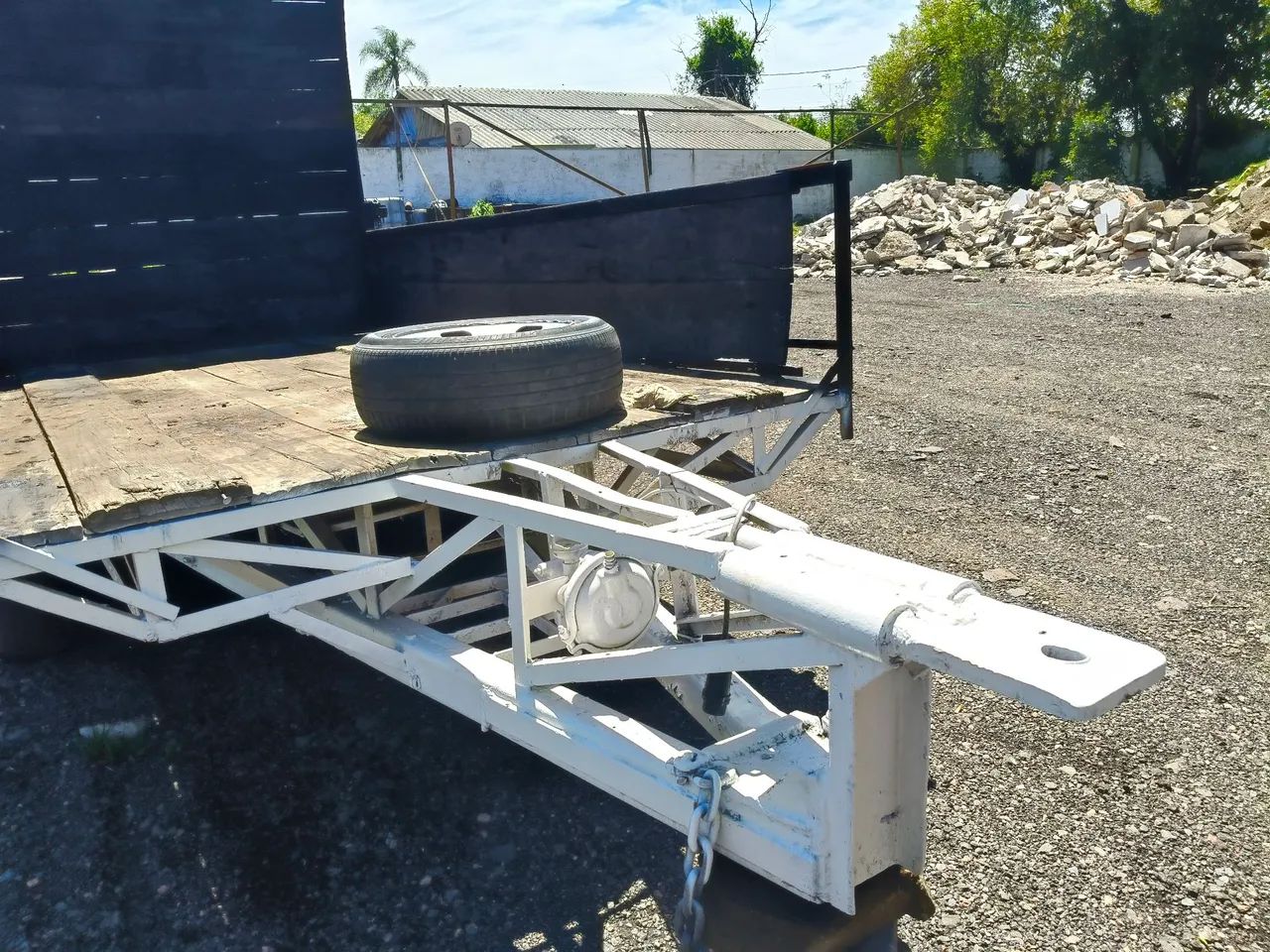 Reboque para máquinas tipo bobcat, mini escavadeira e rolo compactador. Emplacado - Foto 4