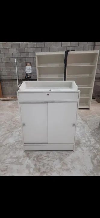 BALCÃO CAIXA VITRINE COM PORTAS MDF  - Foto 3