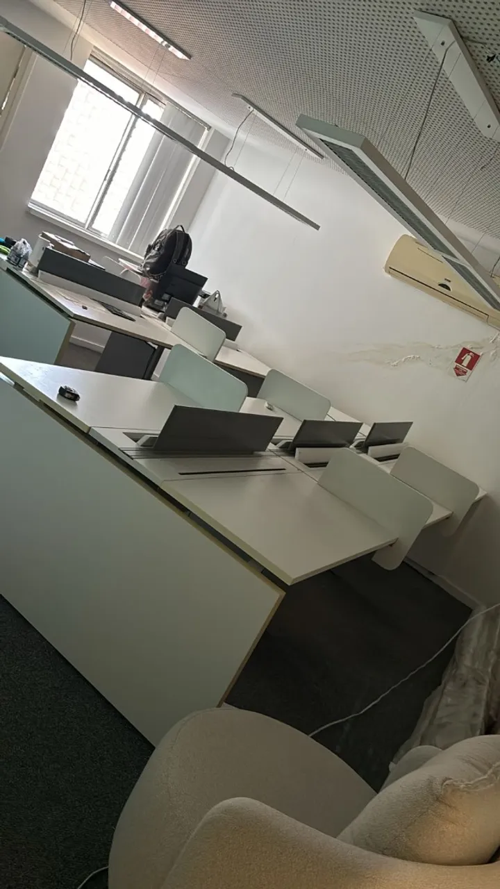 Estação de trabalho 6 pessoas usada em excelente estado.