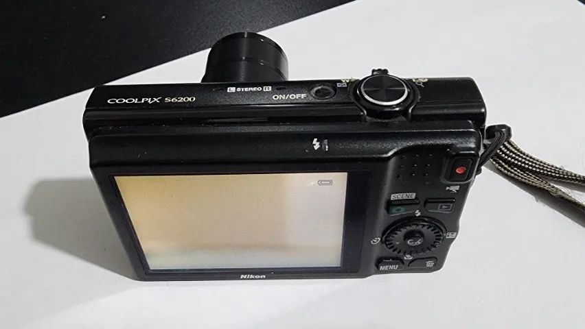 Câmera NIKON Coolpix S6200 16 Megapixels,10x Wide Zoom Lens VR