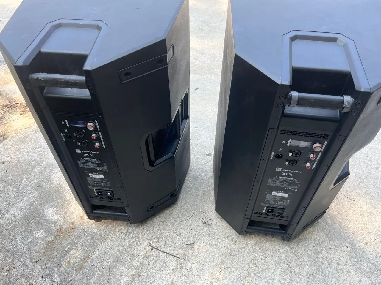 Vendo Caixas ativas Eletrovoice ZLX-15P + 2 bags de brinde - Foto 6