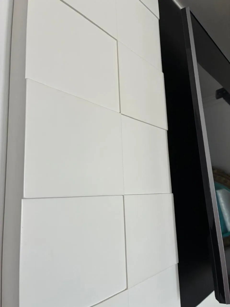 Desapego - Painel de madeira para TV em laca - Com passador de fios - ESTADO DE NOVO!!! - Foto 5