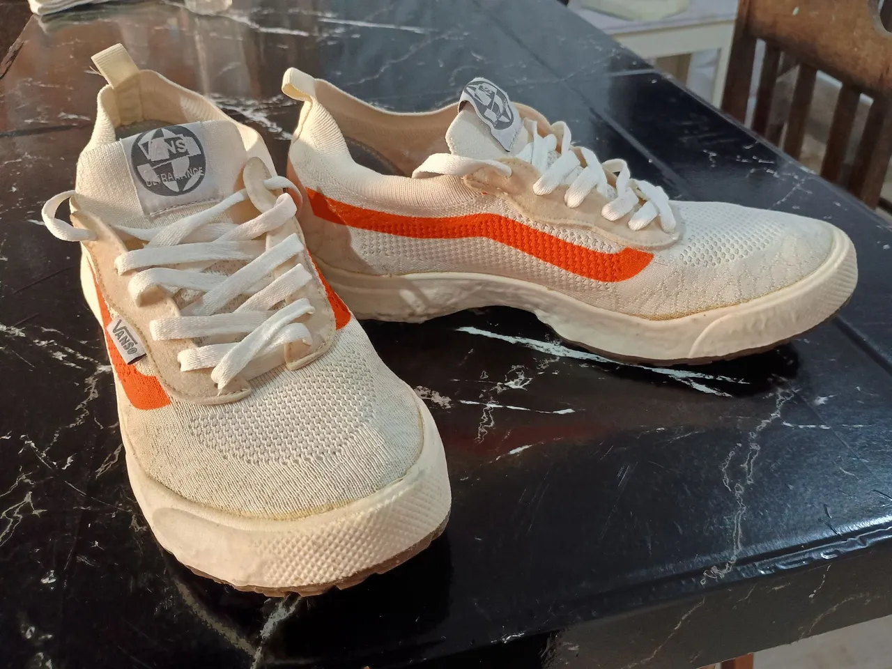 Tênis Vans Ultrarange Exo - Bege e Laranja