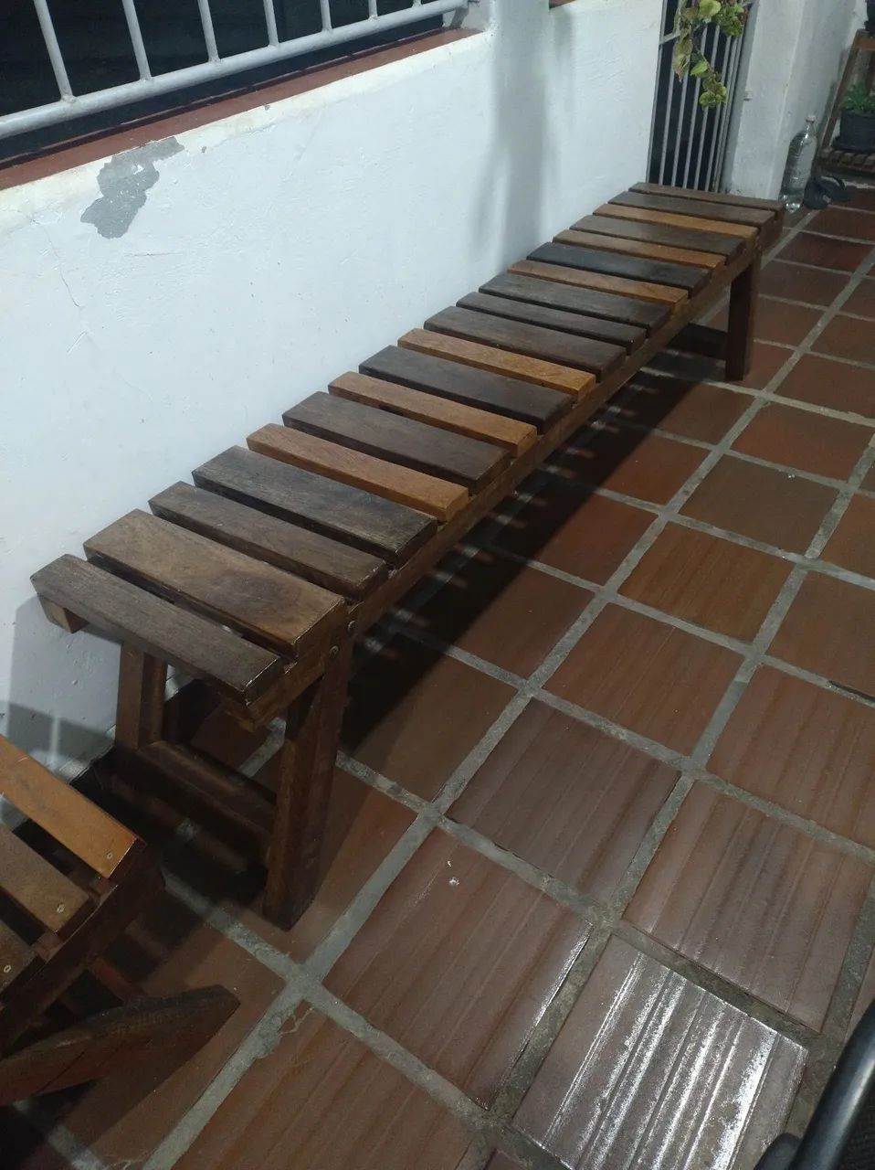 Banco de madeira de demolição 