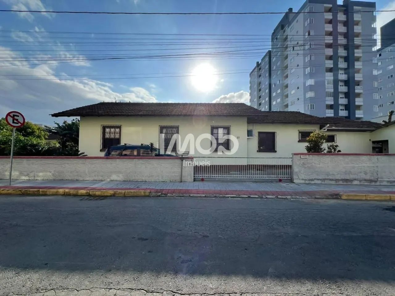CASA COM 4 QUARTOS - VILA NOVA