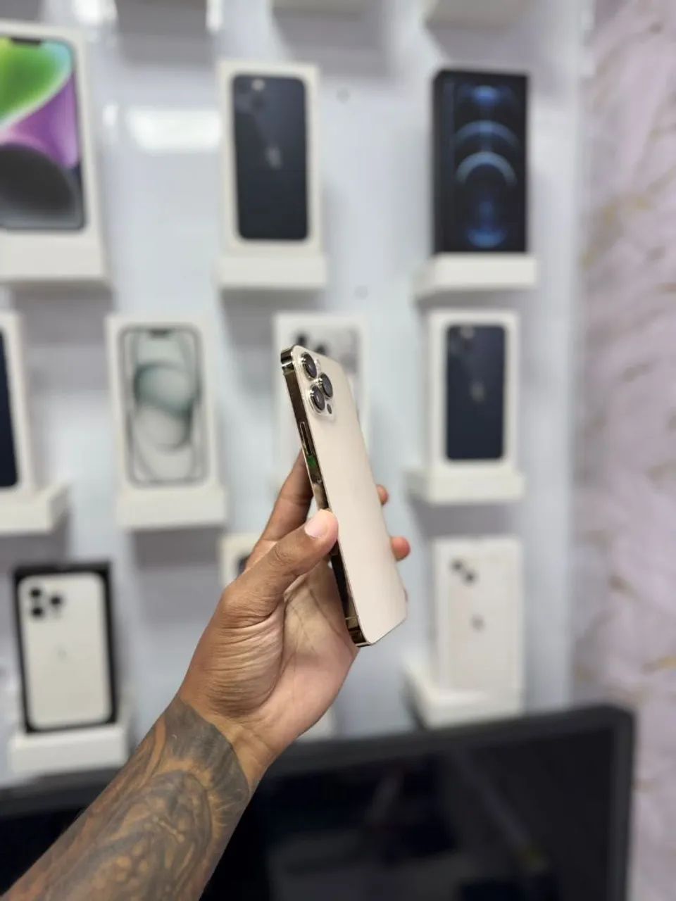 IPHONE 13 PRO 128GB GOLD<br>R$ 2.650,00 - Foto 2